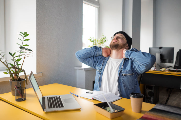De impact van een goede zithouding op je lichaam (en hoe massage kan helpen)